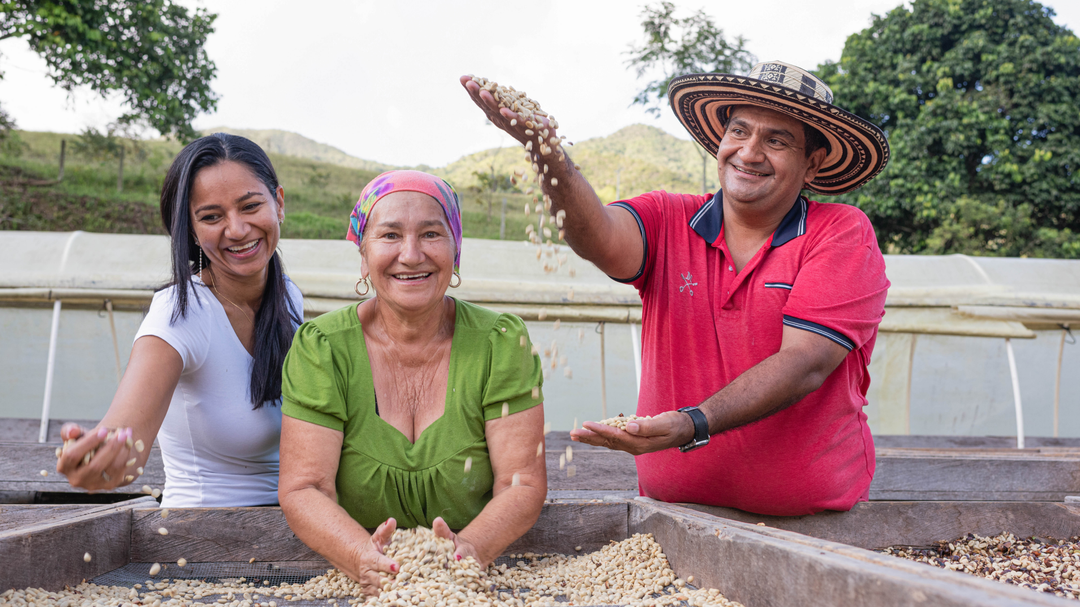 El Café Colombiano: A family tradition that awakens our senses.